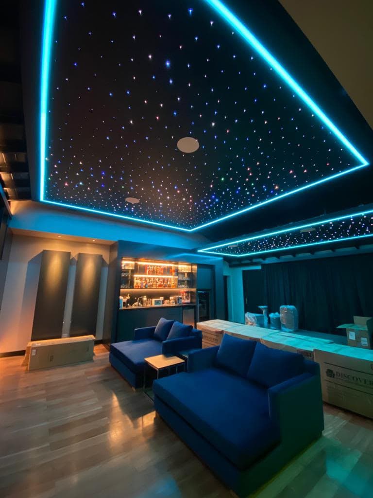 Instalación de home cinema en proceso